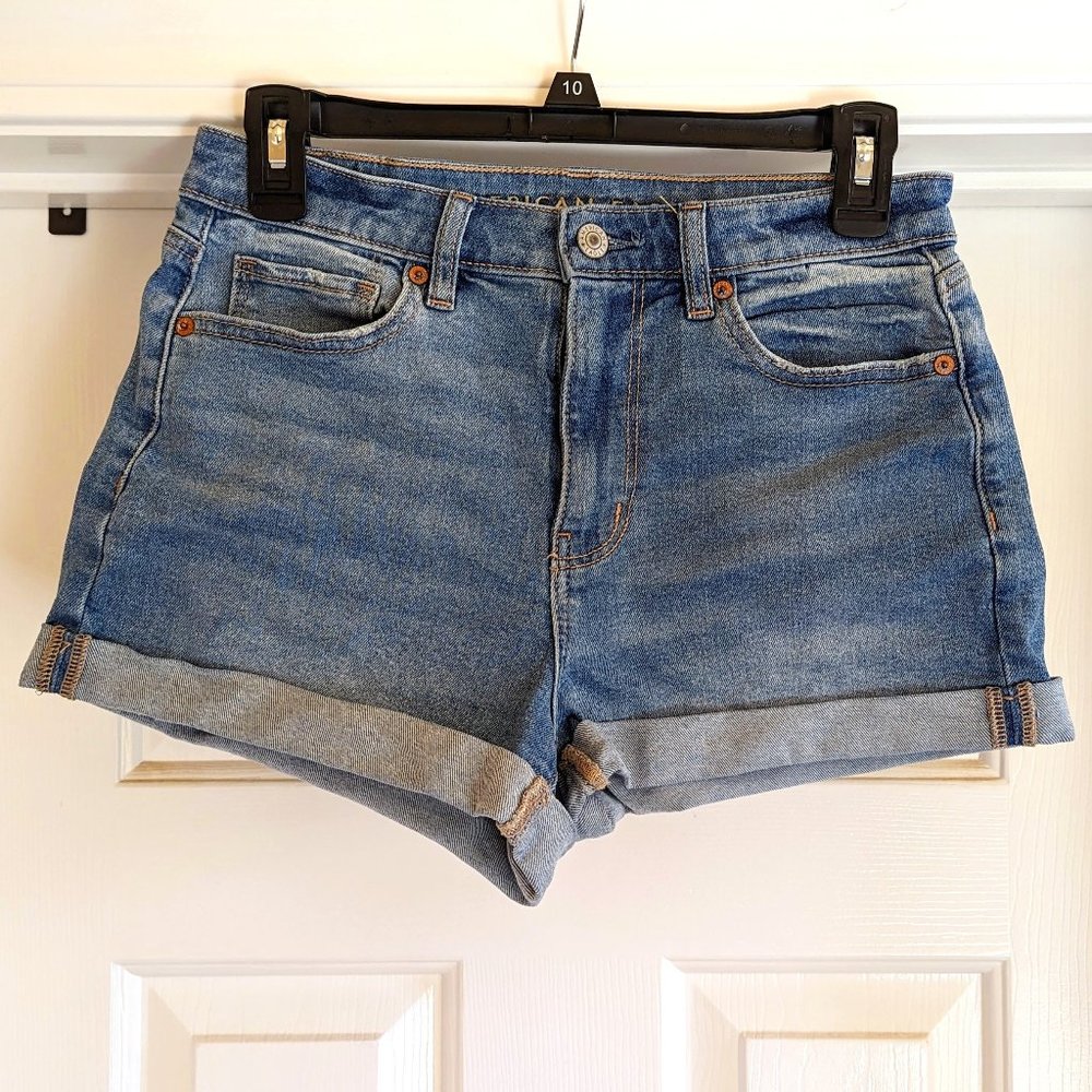 American Eagle Stretch Mom Shorts Faded Denim Size 4 - Barely Worn, EUC